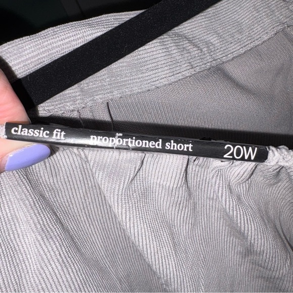 Alfred Dunner Women's Gray Lightweight Corduroy Proportioned Short Pants - Picture 5 of 7